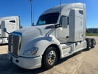 Exterior front drivers side for this 2020 Kenworth T680 (Stock number: ULJ418920)