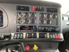 Interior radio and navigation system for this 2024 Kenworth T680 (Stock number: RJ359370)