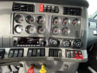 Interior radio and navigation system for this 2024 Kenworth T680 (Stock number: RJ359373)