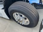 Driver side front tire tread for this 2024 Kenworth T680 (Stock number: RJ365071)