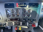 Interior radio and navigation system for this 2024 Kenworth T680 (Stock number: RJ369877)