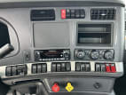 Interior radio and navigation system for this 2025 Kenworth T880 (Stock number: SJ151157)