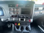 Interior radio and navigation system for this 2025 Kenworth T680 (Stock number: SJ359236)