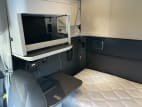 Interior passenger side sleeper for this 2025 Kenworth T680 (Stock number: SJ381386)