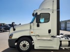 Exterior full driver side for this 2014 Freightliner Cascadia (Stock number: UESFL5194)