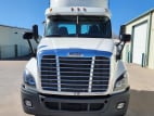 Exterior full front view for this 2014 Freightliner Cascadia (Stock number: UESFL5194)