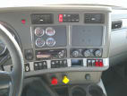 Interior radio and navigation system for this 2015 Kenworth T680 (Stock number: UFJ431103)