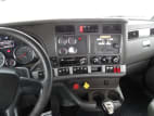 Interior radio and navigation system for this 2015 Kenworth T680 (Stock number: UFJ431105)