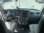 Interior cockpit for this 2019 Kenworth T680 (Stock number: UKJ247640)