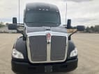 Exterior full front view for this 2019 Kenworth T680 (Stock number: UKJ297445)