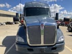 Exterior full front view for this 2019 Kenworth T680 (Stock number: UKJ297537)