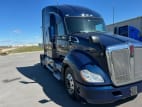 Exterior front passenger side for this 2019 Kenworth T680 (Stock number: UKJ297548)