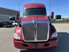 Exterior full front view for this 2019 Kenworth T680 (Stock number: UKJ297564)