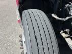 Passenger side front tire tread for this 2019 Kenworth T680 (Stock number: UKJ297564)