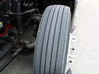 Driver side front tire tread for this 2019 Kenworth T680 (Stock number: UKJ297578)