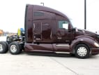 Exterior full passenger side for this 2019 Kenworth T680 (Stock number: UKJ297578)