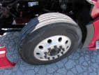 Driver side front tire tread for this 2019 Kenworth T680 (Stock number: UKJ297601)