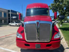 Exterior full front view for this 2019 Kenworth T680 (Stock number: UKJ297604)