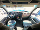 Interior cockpit for this 2019 Kenworth T680 (Stock number: UKJ297626)