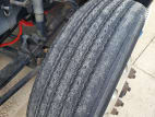 Driver side front tire tread for this 2019 Kenworth T680 (Stock number: UKJ297653)