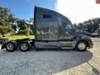 Exterior full passenger side for this 2020 Kenworth T680 (Stock number: ULJ297830)