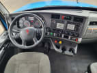 Interior dash for this 2020 Kenworth T680 (Stock number: ULJ354298)