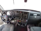 Interior cockpit for this 2020 Kenworth T680 (Stock number: ULJ354321)