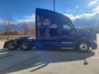 Exterior full passenger side for this 2020 Kenworth T680 (Stock number: ULJ354344)