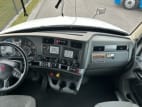 Interior cockpit for this 2020 Kenworth T680 (Stock number: ULJ354357)