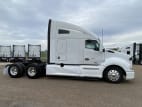 Exterior full passenger side for this 2020 Kenworth T680 (Stock number: ULJ354382)