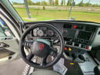 Interior dash for this 2020 Kenworth T680 (Stock number: ULJ354446)