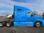 Exterior full passenger side for this 2020 Kenworth T680 (Stock number: ULJ354454)