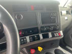 Interior radio and navigation system for this 2020 Kenworth T680 (Stock number: ULJ354483)