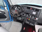 Interior dash for this 2020 Kenworth T680 (Stock number: ULJ354517)