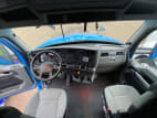 Interior cockpit for this 2020 Kenworth T680 (Stock number: ULJ354573)