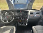 Interior dash for this 2020 Kenworth T680 (Stock number: ULJ354582)