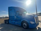 Exterior full passenger side for this 2020 Kenworth T680 (Stock number: ULJ354631)