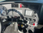 Interior dash for this 2020 Kenworth T680 (Stock number: ULJ354631)