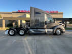 Exterior full passenger side for this 2020 Kenworth T680 (Stock number: ULJ357553)