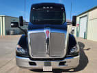 Exterior full front view for this 2020 Kenworth T680 (Stock number: ULJ412938)