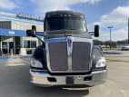 Exterior full front view for this 2020 Kenworth T680 (Stock number: ULJ412949)
