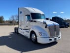 Exterior front passenger side for this 2020 Kenworth T680 (Stock number: ULJ418918)