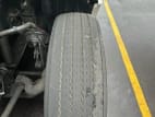 Driver side front tire tread for this 2020 Kenworth T680 (Stock number: ULJ418933)