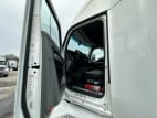 Drivers side door open for this 2020 Kenworth T680 (Stock number: ULJ418947)