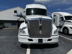 Exterior full front view for this 2020 Kenworth T680 (Stock number: ULJ418952)