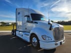 Exterior front passenger side for this 2020 Kenworth T680 (Stock number: ULJ418975)