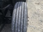 Driver side front tire tread for this 2020 Kenworth T680 (Stock number: ULJ418978)