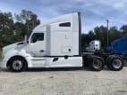 Exterior full driver side for this 2020 Kenworth T680 (Stock number: ULJ418978)