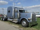 2021 Peterbilt 389 UMD743085