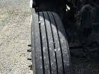 Passenger side front tire tread for this 2021 Kenworth T680 (Stock number: UMJ434876)